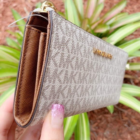 Gaby’sBags👜💕-Michael Kors 3/4 Zip Wallet Vanilla - Picture 3 of 5